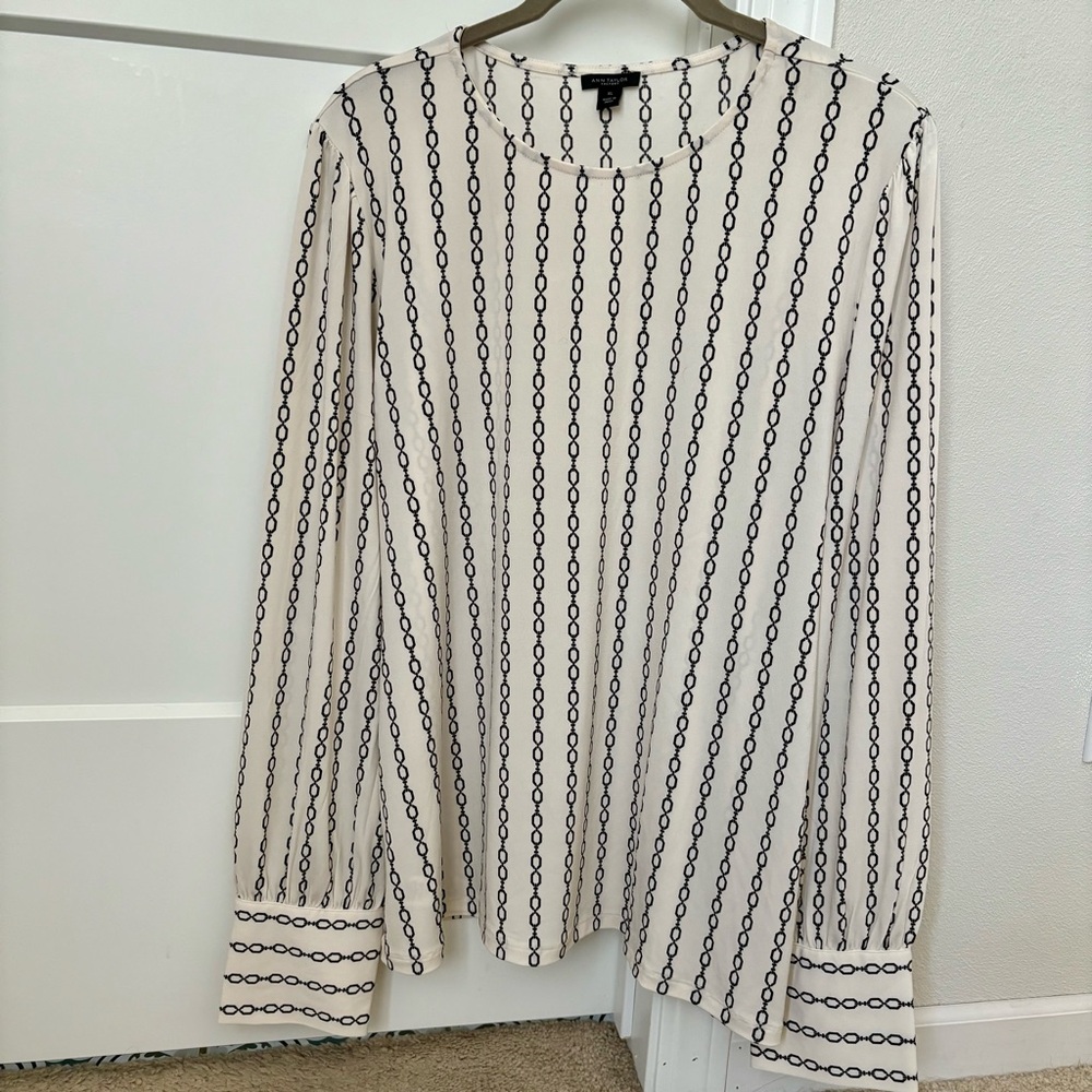 LOW START- NWOT Ann Taylor Factory White and Black Fitted Long Sleeve Blouse